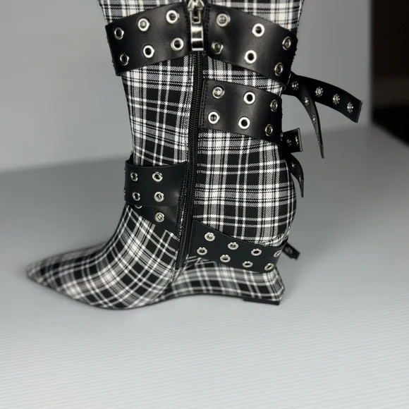 Azalea Wang “Chalkis”Plaid Ankle Boots with Buckle Accents - Picture 3 of 3
